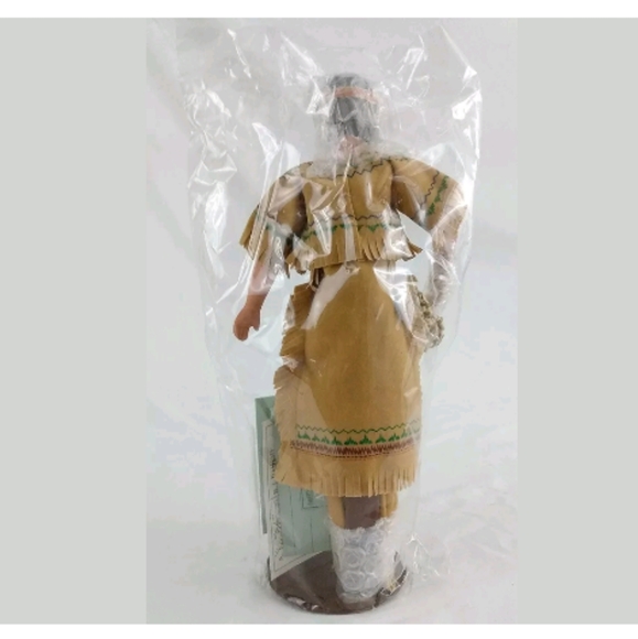 Avon International Porcelain Collection Tasime Dol - Picture 5 of 8